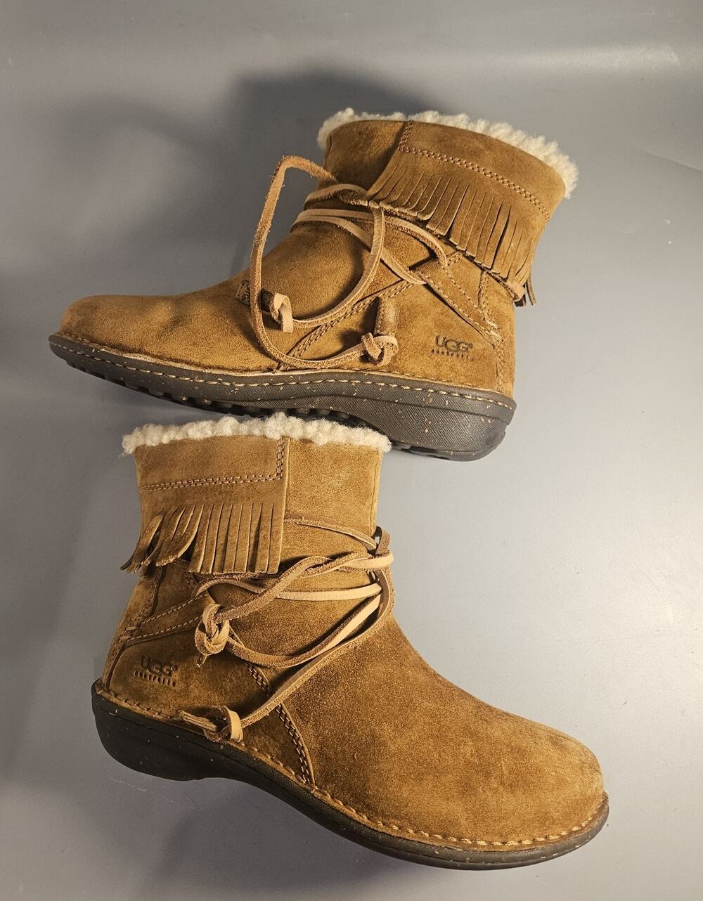 UGG Australia Gaviota 5749 Brown Sheepskin Lace Up Fringe Ankle Boot Women sz 8